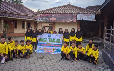 Berbagi Takjil Bersama MI Muhammadiyah Program Khusus Bendungan